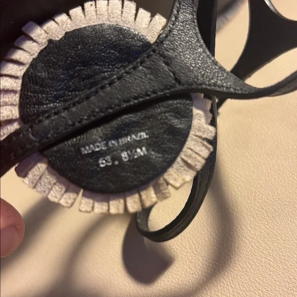 Tory Burch Black Leather Thong Sandals with White Trim Medallion - Picture 8 of 8